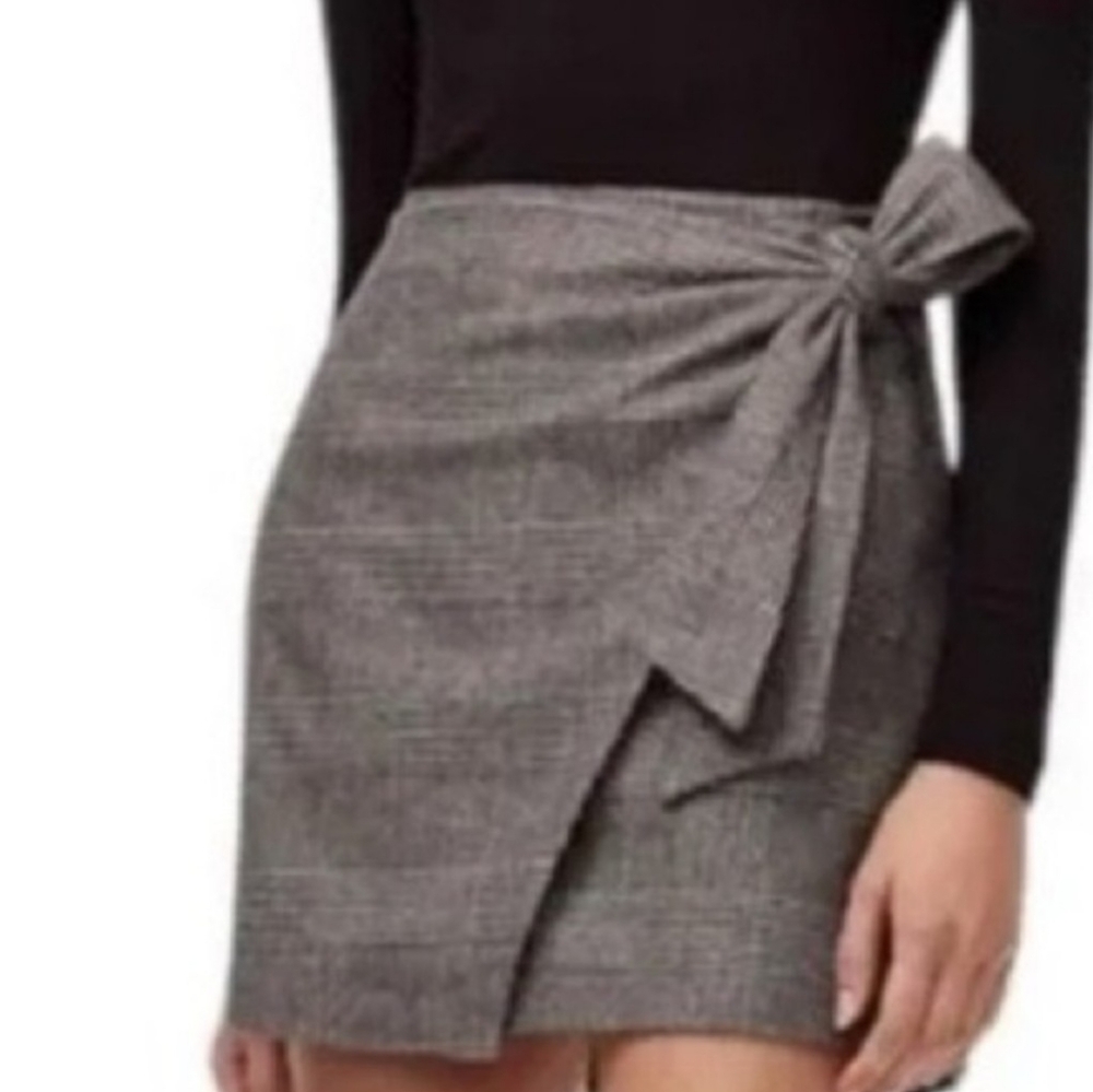 Wilfred Dorina faux wrap skirt plaid.pink wool .size 4 Aritzia Academia